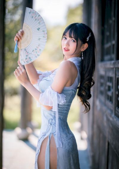 两个奶被老头摸着吃视频