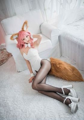 年轻的女秘书