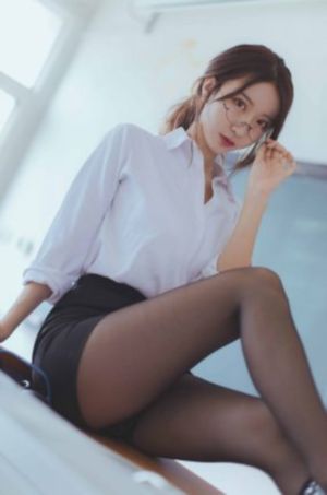 主动打开腿惩罚调教虐乳的视频