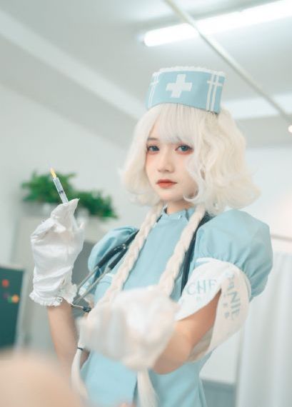 掀开奶罩边吃边摸娇喘小说